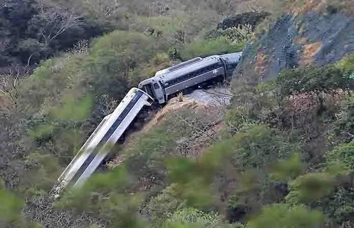 Semar trabaja en rescate de vagón descarrilado del Tren Interoceánico