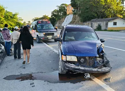 Un lesionado deja choque sobre la Valles-Tamazunchale