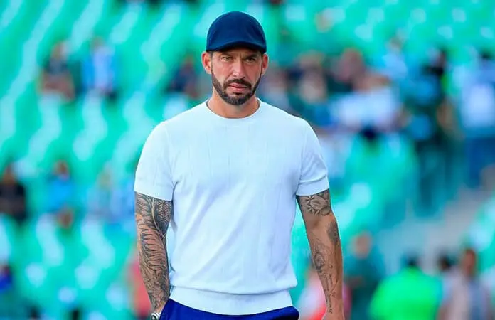 Benjamín Mora dirigirá en China