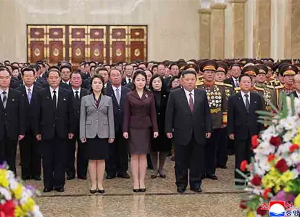 Hija de Kim visita el mausoleo familiar