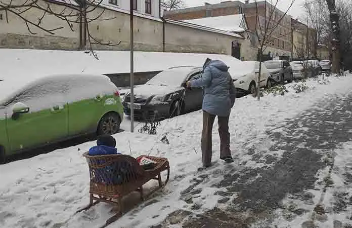 Militares de Kiev enfrentan heladas