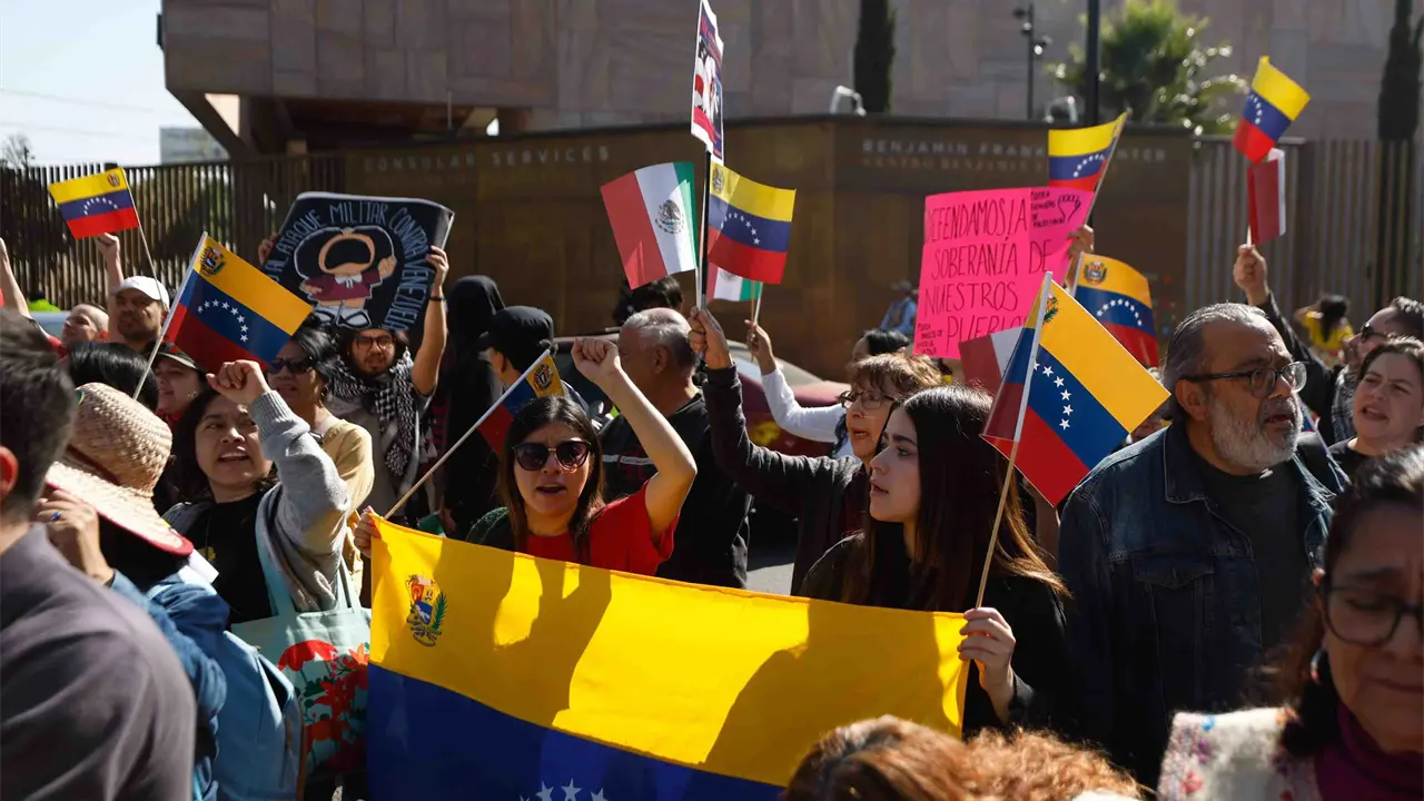 Protestan en embajada de EU en México tras ataque a Venezuela
