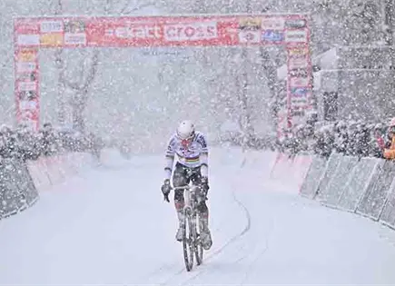 Van Der Poel est&aacute; imparable