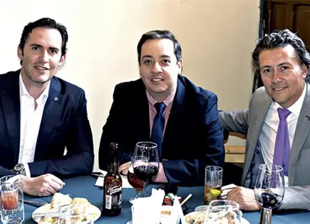 CONVIVEN SOCIOS DE LA LONJA CONVIVEN SOCIOS DE LA LONJA