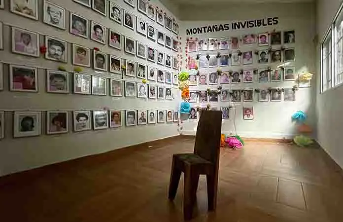 La silla vacía, un símbolo de la ausencia en Atoyac