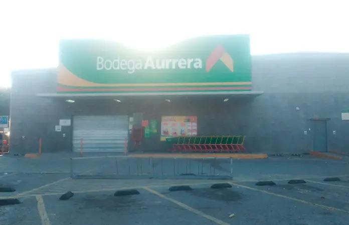 Ladrones atracan tienda de Aurrera