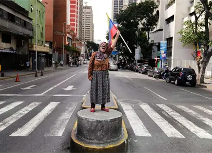 Venezolanos se preguntan qui&eacute;n est&aacute; a cargo mientras Trump afirma contacto con la vicepresidenta