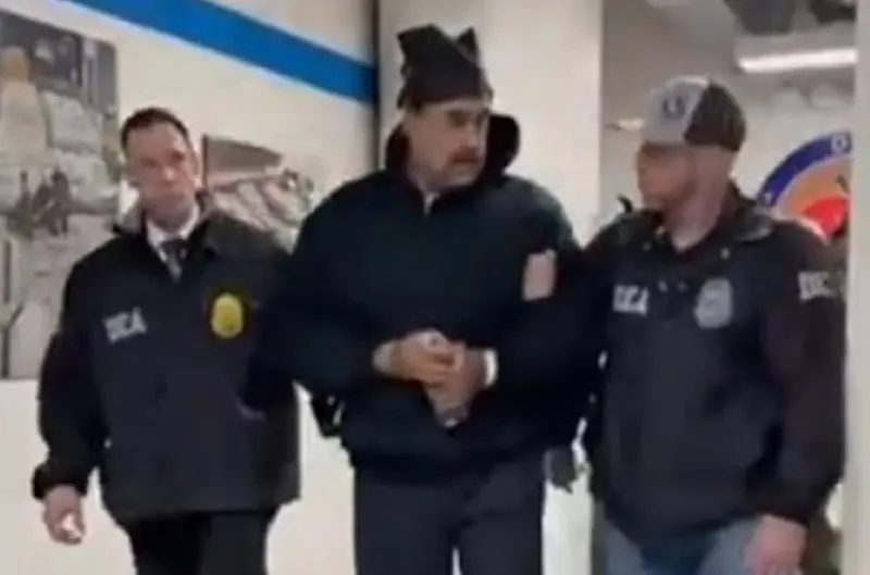 Abogado de Julian Assange defenderá a Maduro