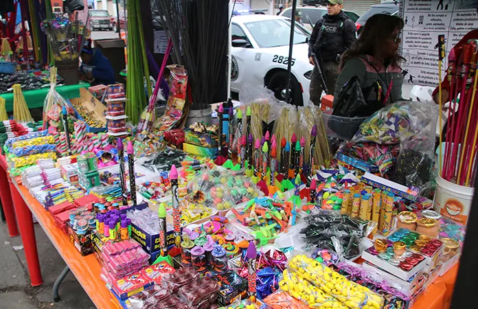 Autorizan venta de pirotecnia en zona irregular