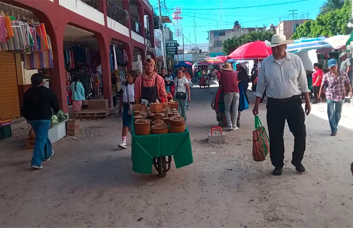 Bajas ventas en el tianguis dominical