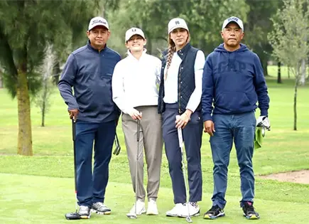 COMPARTEN SU PASIÓN POR EL GOLF COMPARTEN SU PASIÓN POR EL GOLF