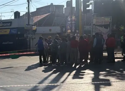 Manifestantes bloquean Valent&iacute;n Amador en Soledad