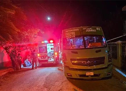 Motociclista se impacta contra urbano
