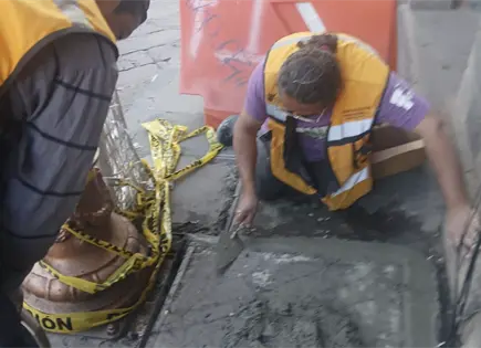 Reparan registros da&ntilde;ados en zonas peatonales del Centro Hist&oacute;rico