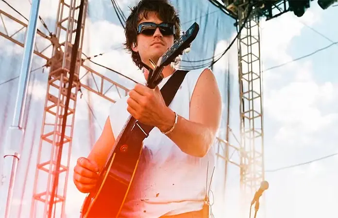 Joe Keery desplaza a Taylor Swift del número uno en Spotify