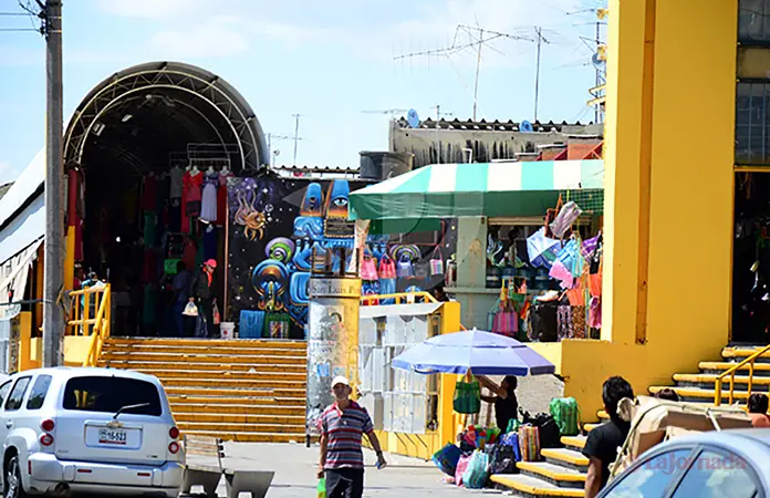 Locatarios denuncian competencia desleal