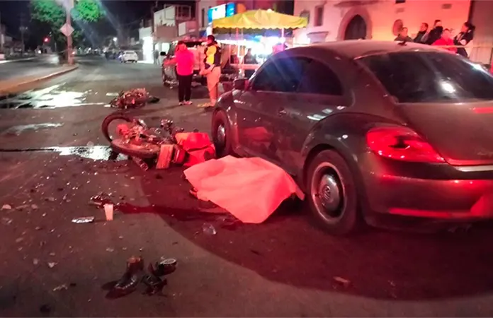 Muere repartidor en choque de motos en El Saucito