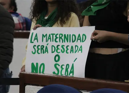 Acompa&ntilde;aron La Compas 429 abortos en 2025
