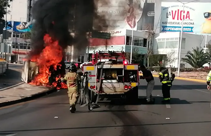 Arde una camioneta con residuos médicos