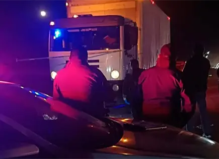 Hallan muerto a chofer de un cami&oacute;n de carga