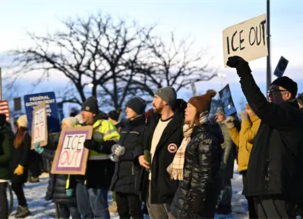 Indignaci&oacute;n en Minneapolis por muerte de mujer durante redada migratoria