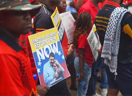 Manifestantes en Sud&aacute;frica repudian intervenci&oacute;n de EEUU en Venezuela