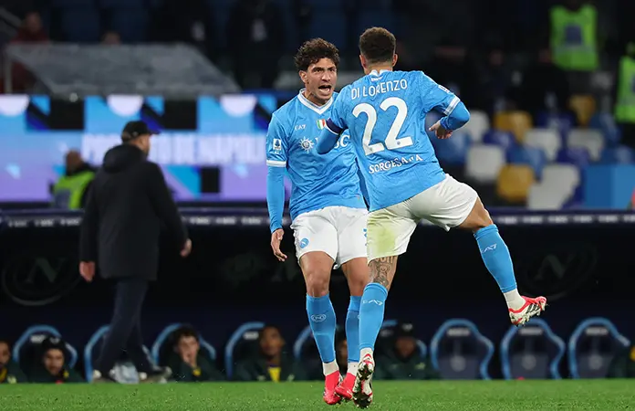Napoli remonta e iguala al Verona