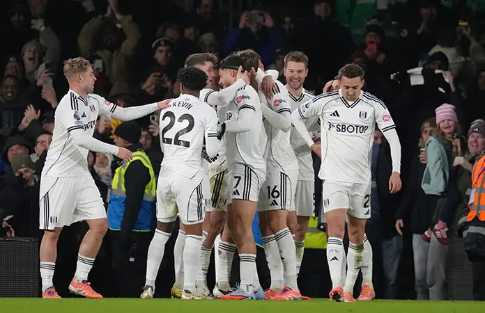 Raúl Jiménez anota golazo