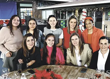 COMPARTEN FELICIDAD Y ANHELOS