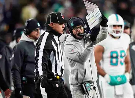 Dolphins cesan a Mike McDaniel 