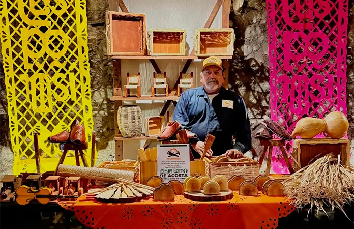 Participan artesanos en expo en Guanajuato