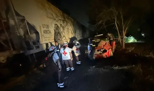 Tren embiste a camioneta en cruce de Ciudad Valles