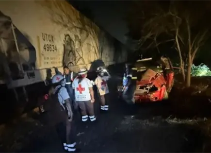 Tren embiste a camioneta en cruce de Ciudad Valles