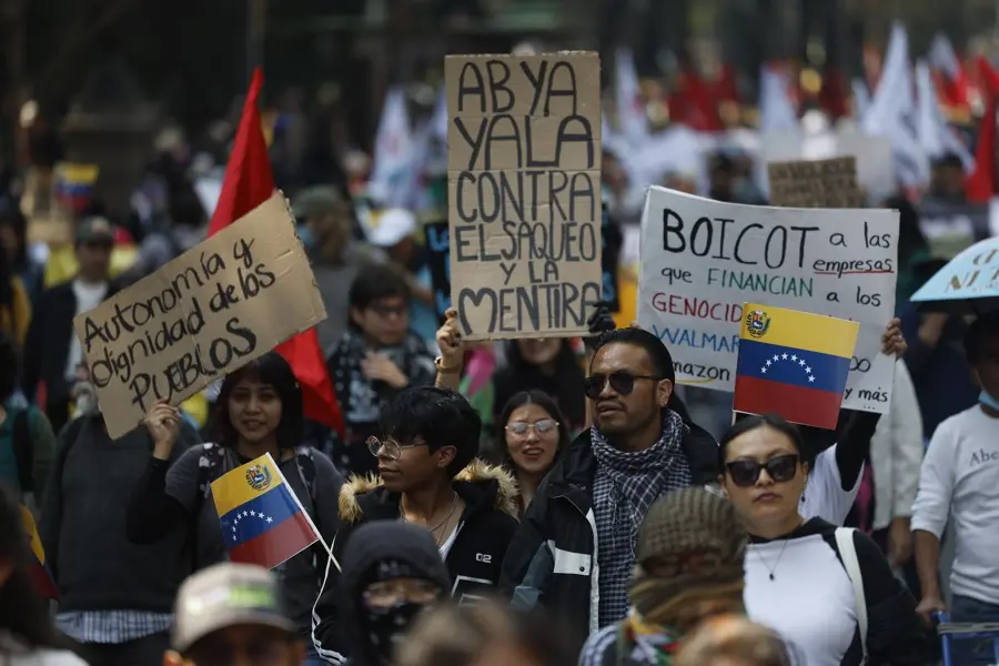 Manifestantes rechazan intervención militar de EE.UU. en Venezuela