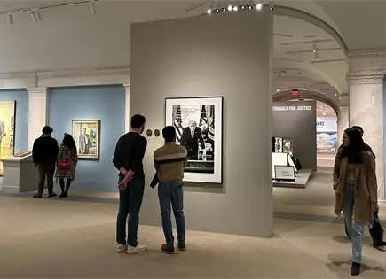 Galer&iacute;a del Smithsonian edita texto del retrato de Trump