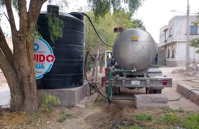 Llenan depósitos comunitarios en 5 zonas rurales