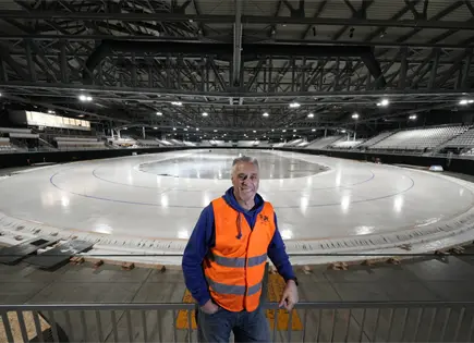 Maestro canadiense revoluciona el patinaje de velocidad con pista temporal cubierta