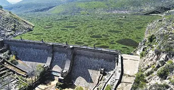 Rebasa lirio limpieza en la presa San Jos&eacute;