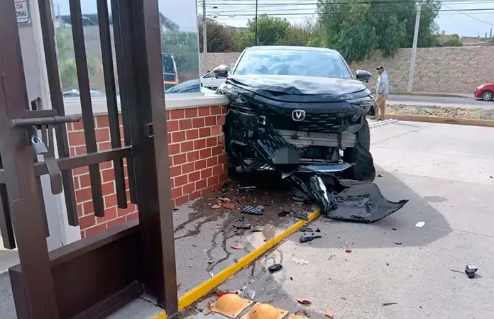 Raudo conductor provoca fuerte choque en Coronel Romero