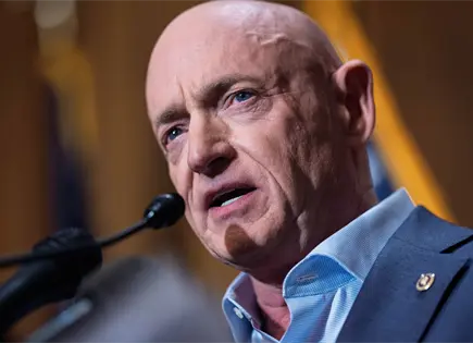 Senador dem&oacute;crata Mark Kelly demanda al Pent&aacute;gono por censura