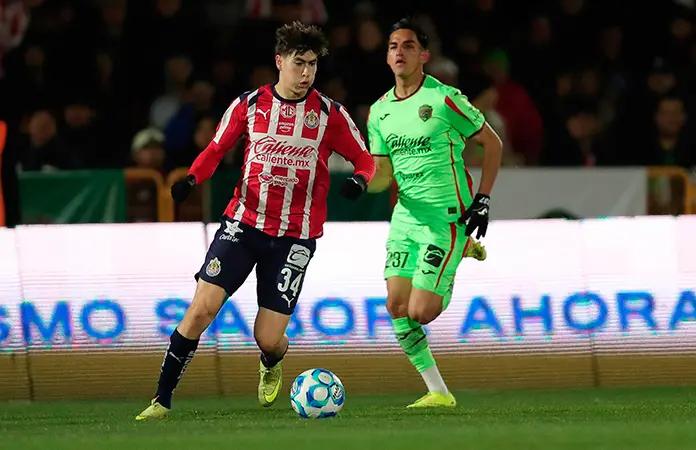 Chivas gana de último momento