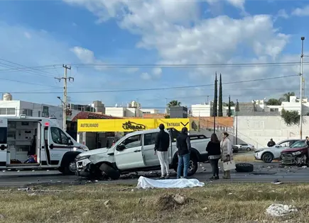 Fotos | Choque frente a Villa Magna deja una persona sin vida