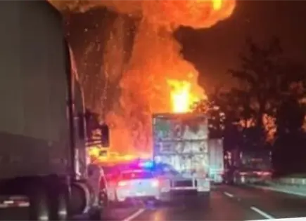 Sin heridos, explosi&oacute;n de pipa en la M&eacute;xico–Quer&eacute;taro