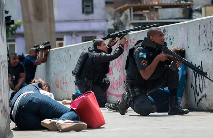 Abaten a cuatro en favela de Río
