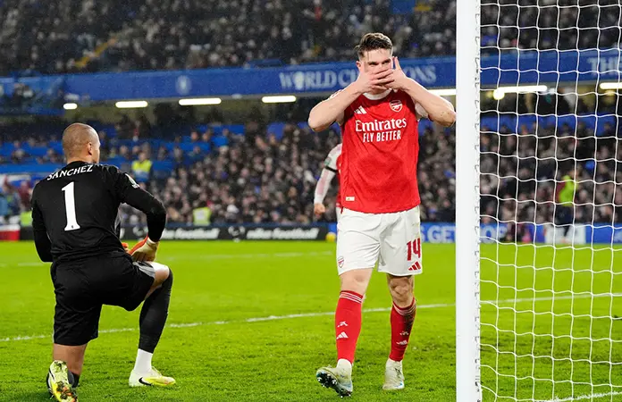 Arsenal aprovecha errores del Chelsea