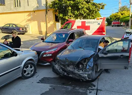 Cuatro lesionados por choque m&uacute;ltiple en Ciudad Valles 