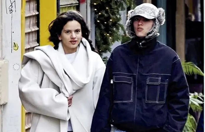 ¿DE ROMANCE CON UNA MODELO FRANCESA?