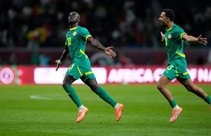 Mané supera a Salah, otra vez