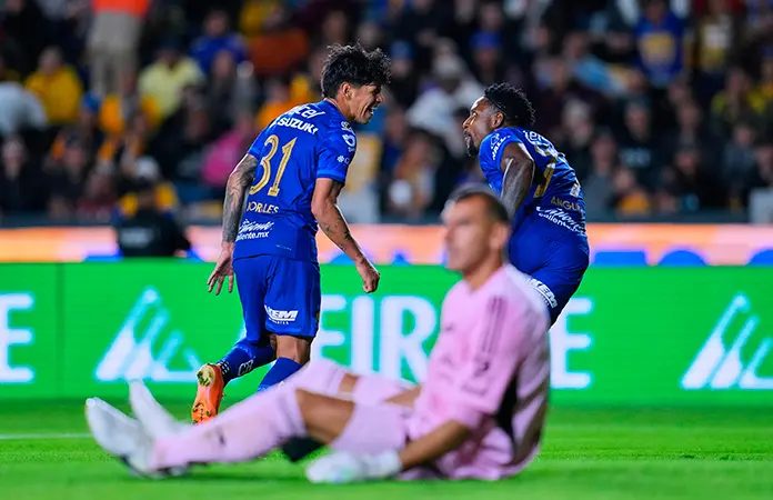 Pumas somete a Tigres de visita