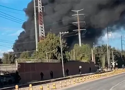Se incendia planta de qu&iacute;micos en Zona Ind.